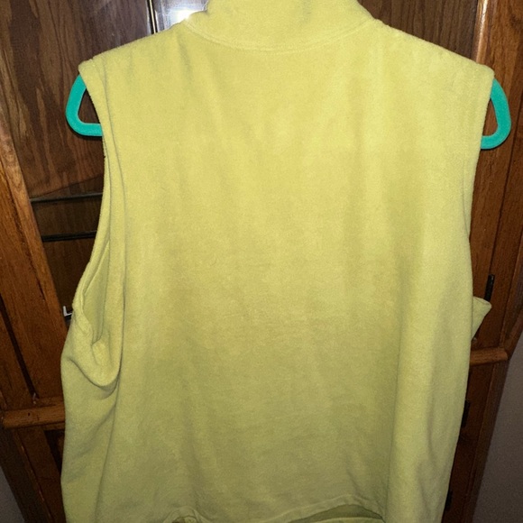 2X Lands End Green Vest.  MUST BE BUNDLED - Picture 8 of 8